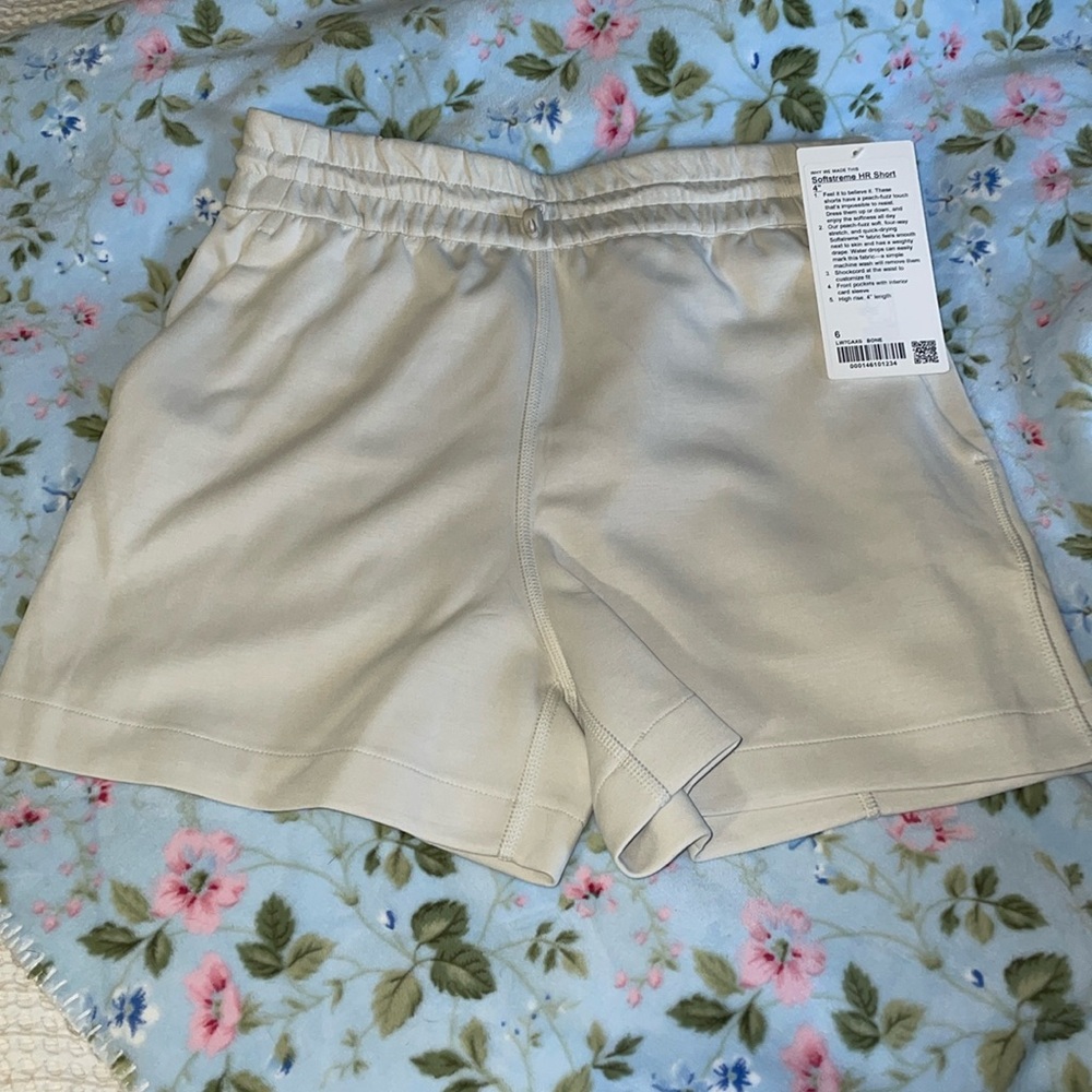 BNWT lululemon softstreme HR short 4”